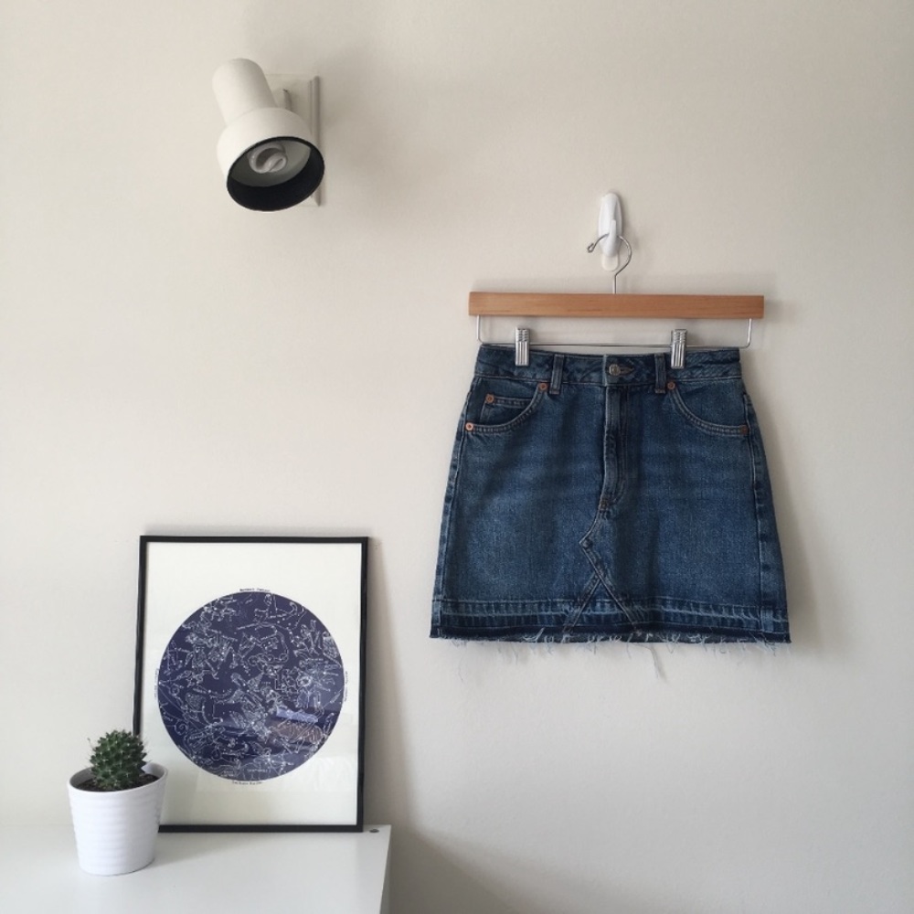 High waisted raw hem denim skirt - Picture 2 of 7